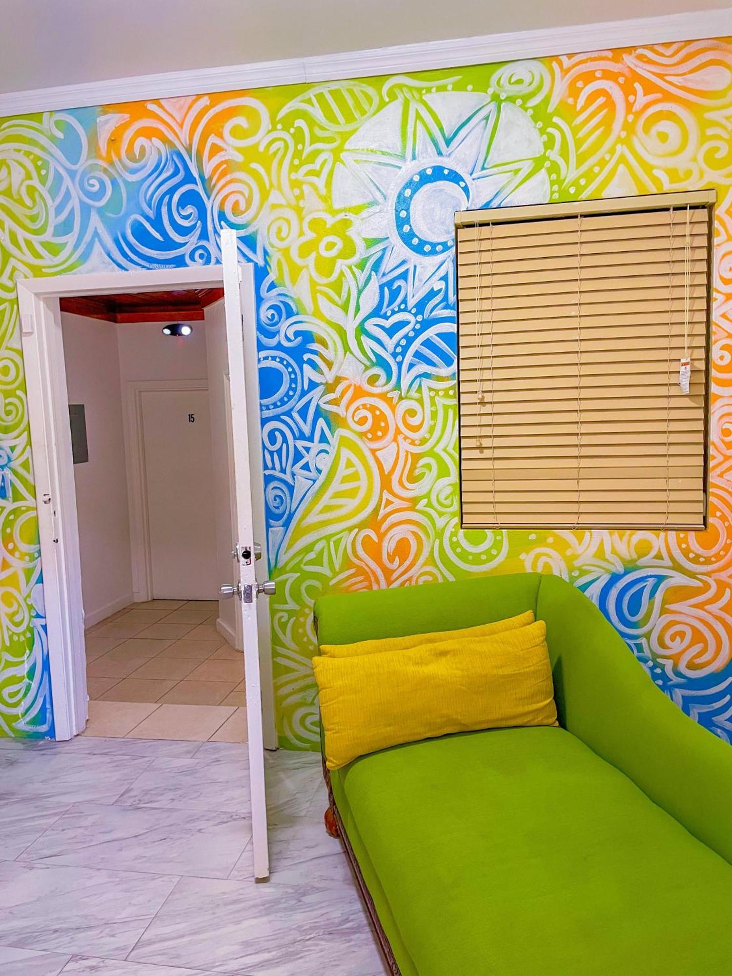 Golden Palms House Bed & Breakfast Nassau Dış mekan fotoğraf