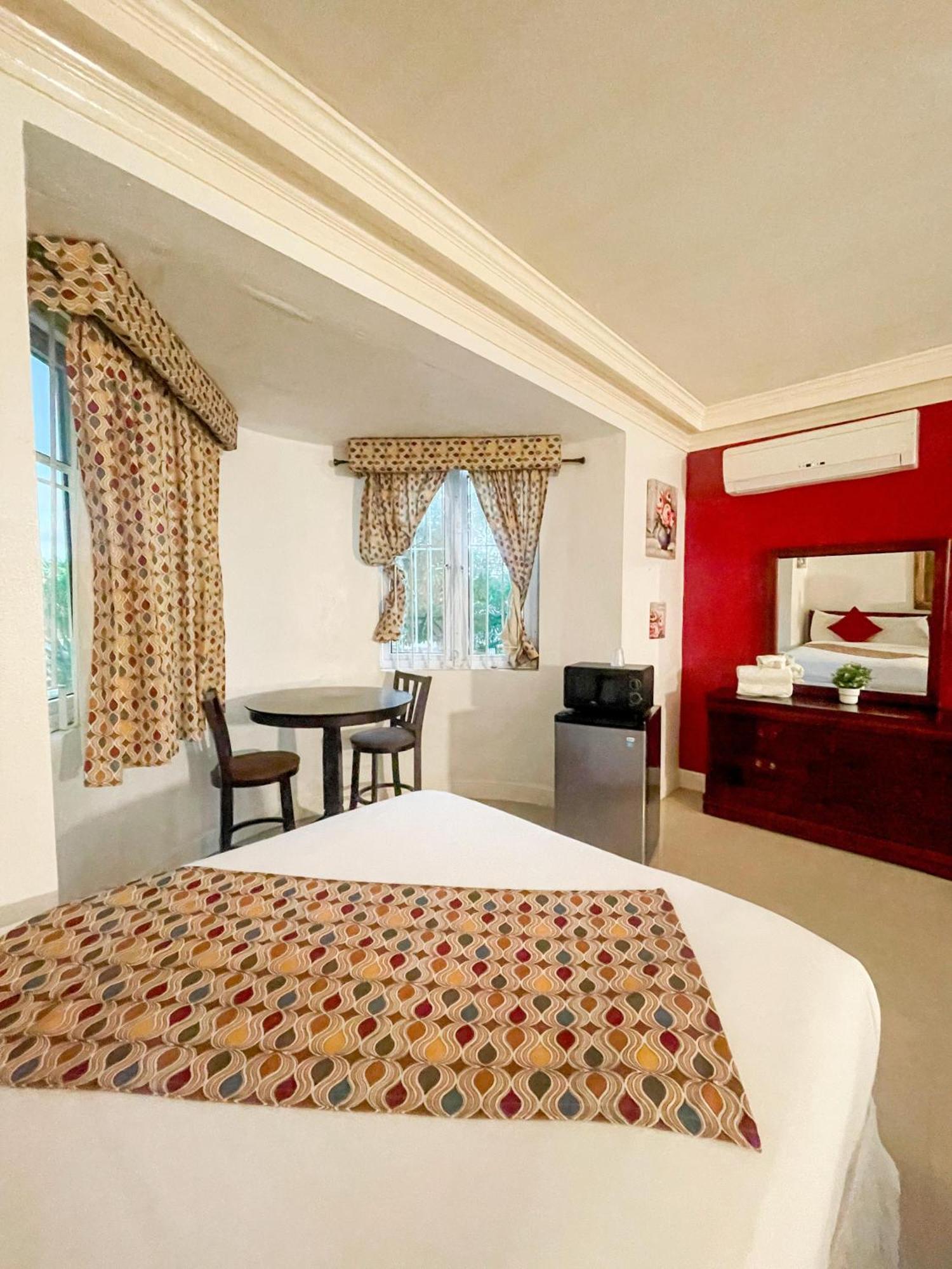 Golden Palms House Bed & Breakfast Nassau Dış mekan fotoğraf