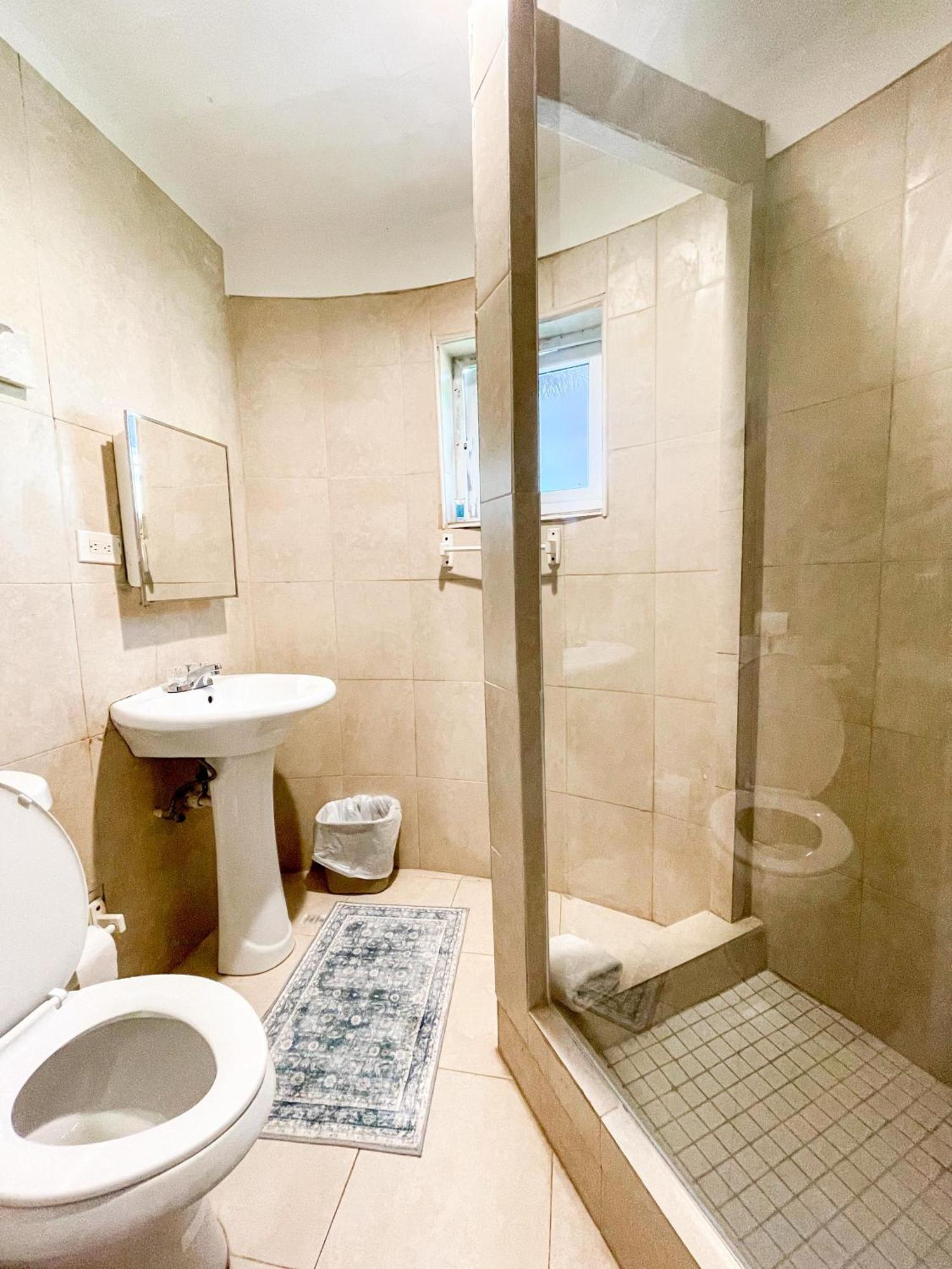 Golden Palms House Bed & Breakfast Nassau Dış mekan fotoğraf