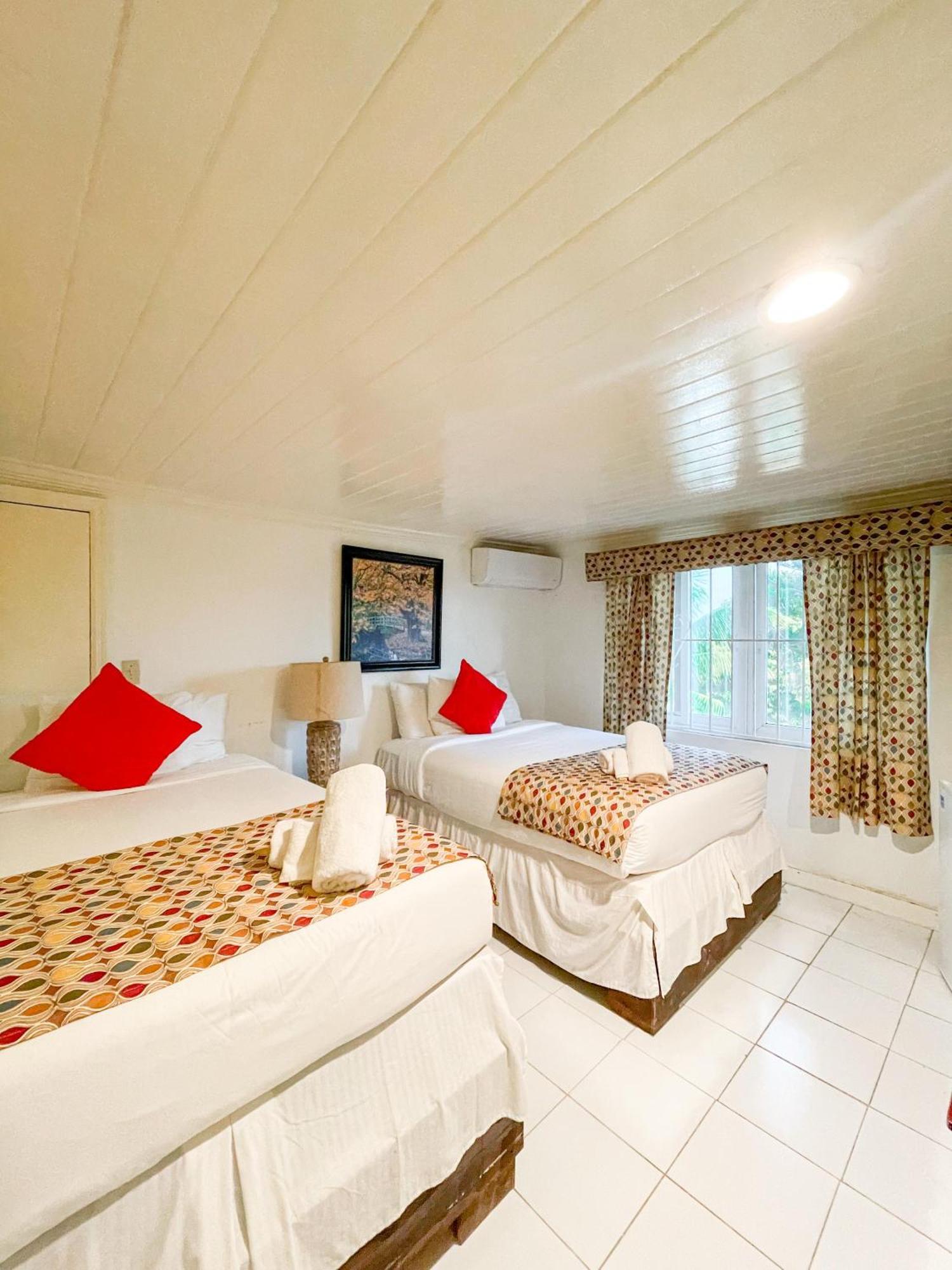 Golden Palms House Bed & Breakfast Nassau Dış mekan fotoğraf
